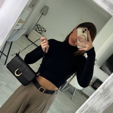 JERSEY CUELLO ALTO NEGRO