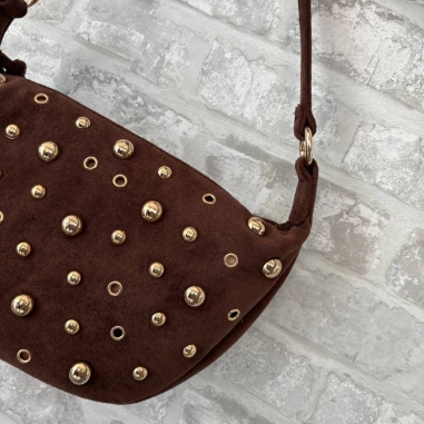 BOLSO TACHAS CHOCO