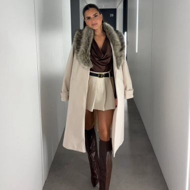 FALDA TABLAS CREMA CON CINTURÓN