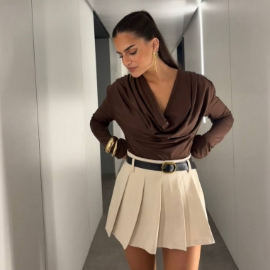 FALDA TABLAS CREMA CON CINTURÓN