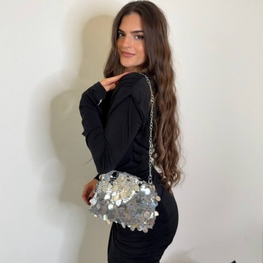 VESTIDO ESCOTE FLUÍDO NEGRO