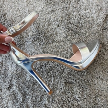 SANDALIA TACÓN PLATA