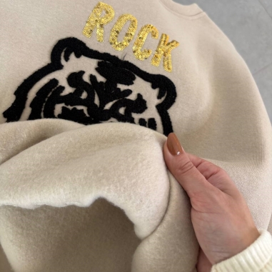 SUDADERA ESTAMPADA CREMA