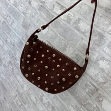 BOLSO TACHAS CHOCO