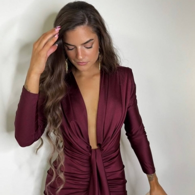 VESTIDO NUDO MANGA BURDEOS
