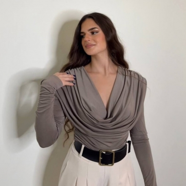 TOP ESCOTE FLUÍDO TAUPÉ