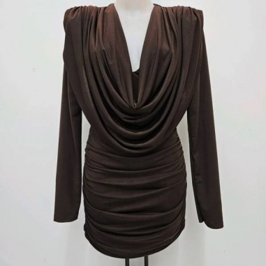 VESTIDO ESCOTE FLUÍDO CHOCO