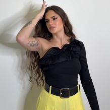 TOP ASIMÉTRICO VOLANTE NEGRO 2