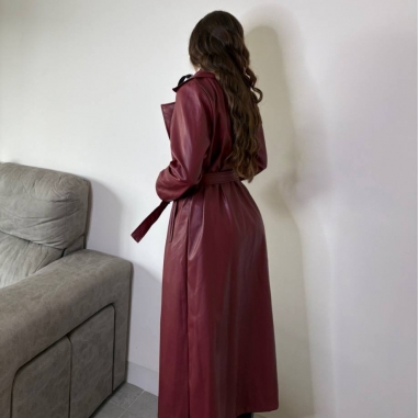 GABARDINA EFECTO PIEL VINO