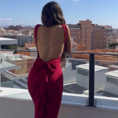 VESTIDO SIRENA LAZO VINO