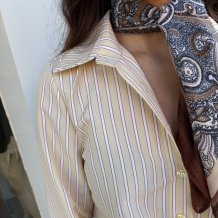 CAMISA CROPPED RAYAS AMARILLA 2