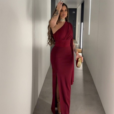 VESTIDO ASIMÉTRICO GASA VINO