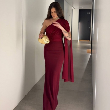 VESTIDO ASIMÉTRICO GASA VINO