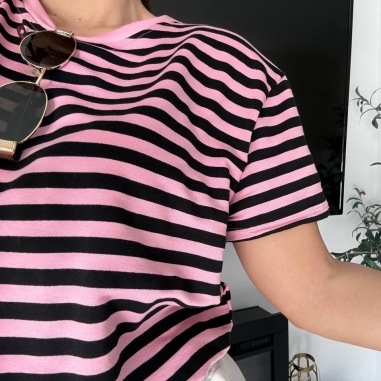 CAMISETA OVER RAYAS ROSITA Y NEGRA