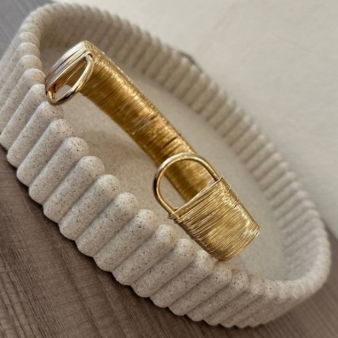 GARGANTILLA RÍGIDA DORADA