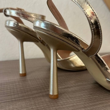 SANDALIA TACÓN DORADA