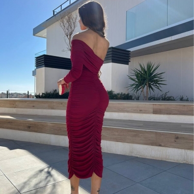 VESTIDO ASIMÉTRICO FRUNCIDO VINO