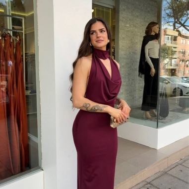 VESTIDO HALTER GARGANTILLA BURDEOS