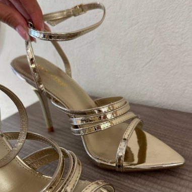 SANDALIA CRUZADA DORADA