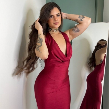 VESTIDO ESCOTE FLUIDO AJUSTADO VINO