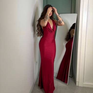 VESTIDO ESCOTE FLUIDO AJUSTADO VINO