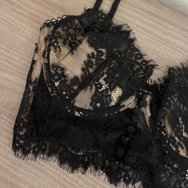 TOP LENCERO ENCAJE NEGRO