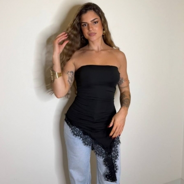 TOP ASIMÉTRICO ENCAJE NEGRO