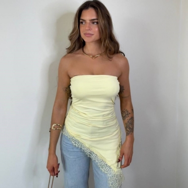 TOP ASIMÉTRICO ENCAJE AMARILLO...