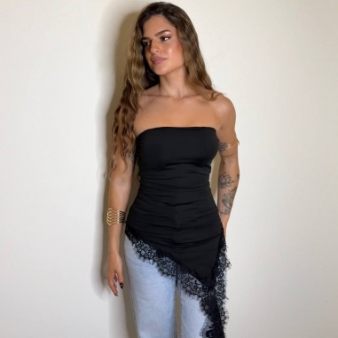 TOP ASIMÉTRICO ENCAJE NEGRO