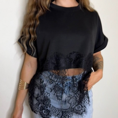 CAMISETA CORTA ENCAJE NEGRA