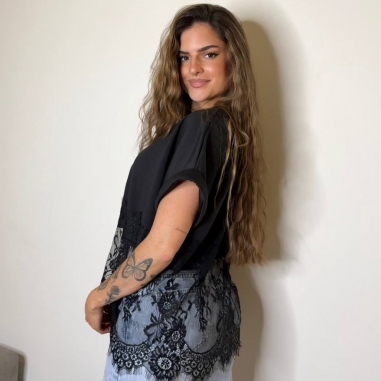 CAMISETA CORTA ENCAJE NEGRA