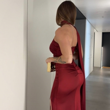 VESTIDO ASIMÉTRICO LAZADA BURDEOS