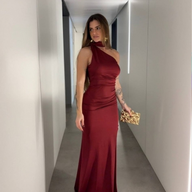 VESTIDO ASIMÉTRICO LAZADA BURDEOS