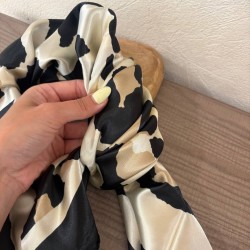 PAÑUELO ANIMAL PRINT OSCURO